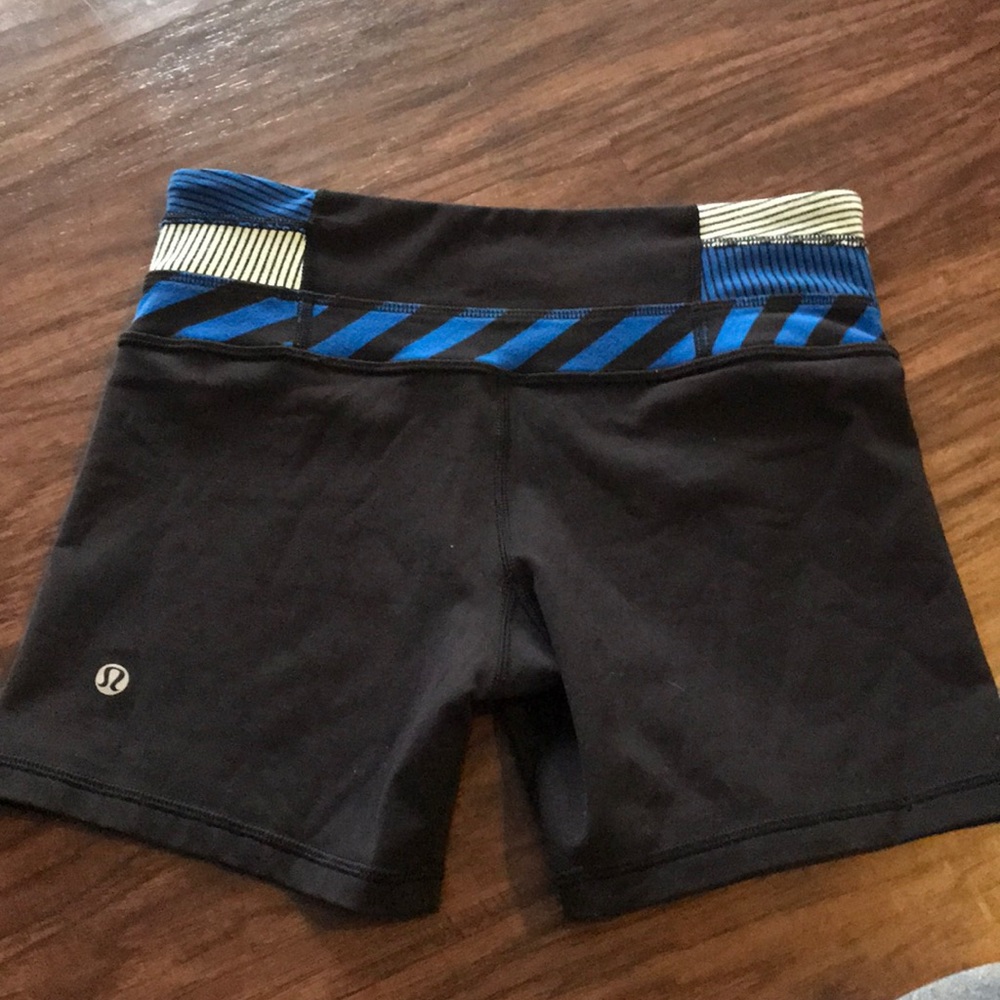 Lululemon shorts size 4 - Picture 4 of 8